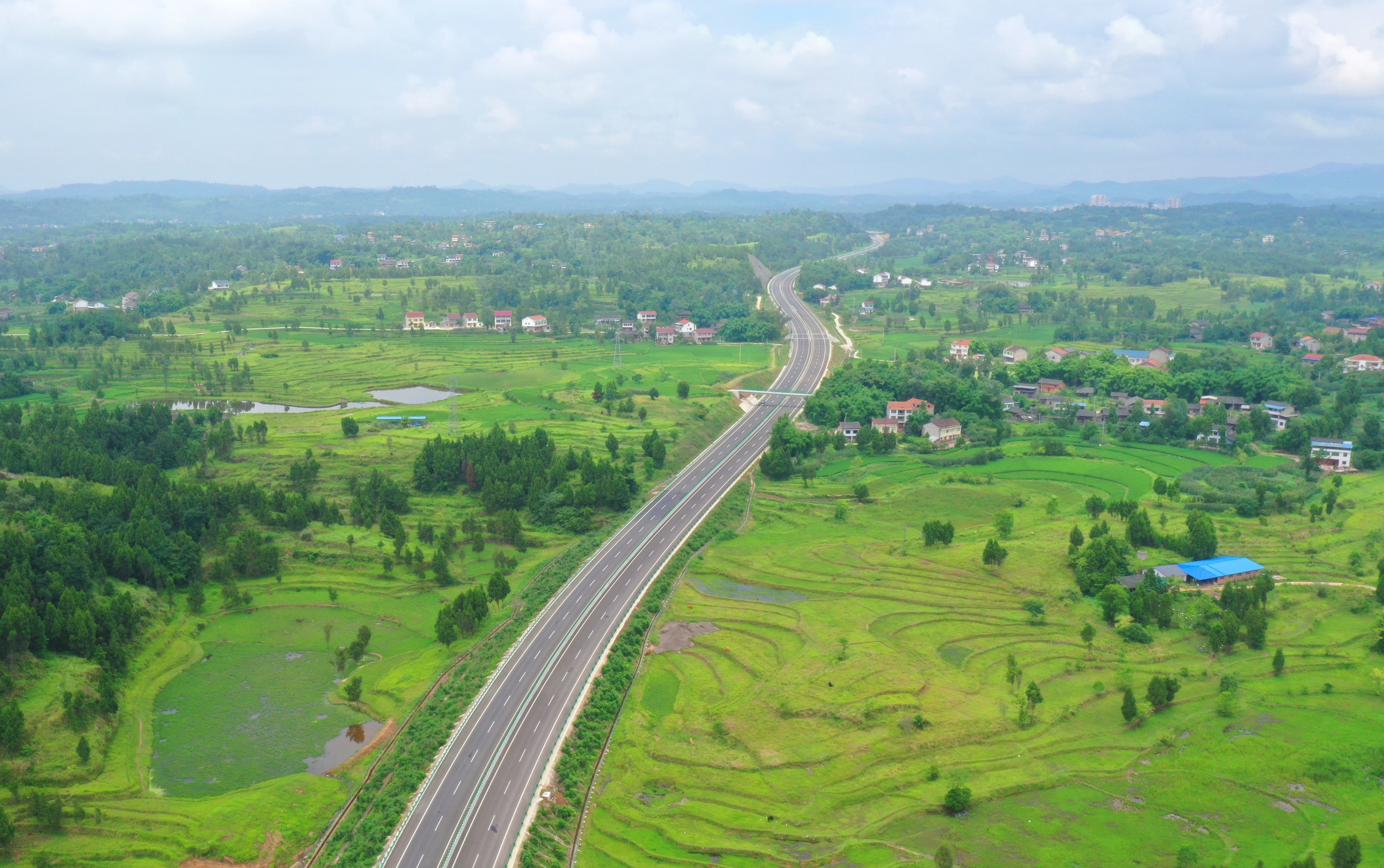 9月30日0时起营达高速公路正式通车试运营