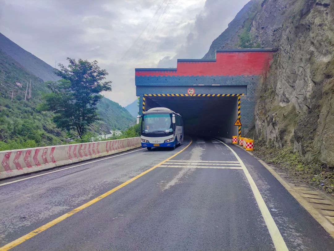 隧道通车以来,理县境内又一重要通道国道317线大岐棚洞今日顺利完工