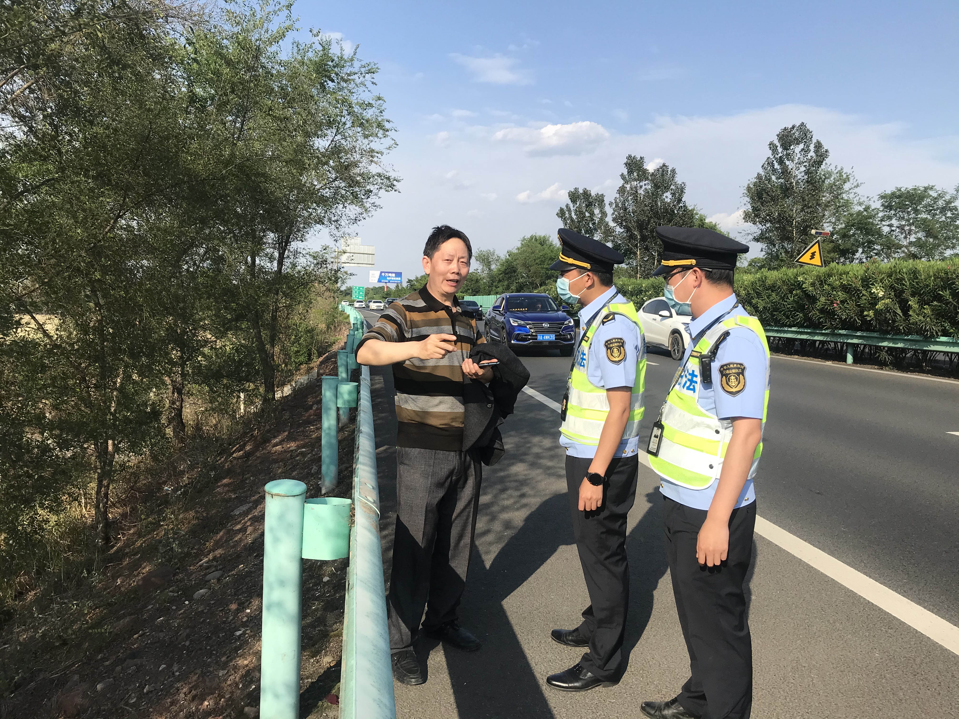 厅高速公路交通执法第二支队十二队扎实开展行人违法上高速公路专项