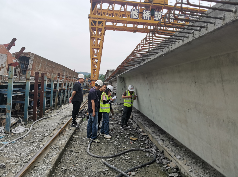 绵阳交通质监站对丰谷渡口改公路桥工程进行日检查