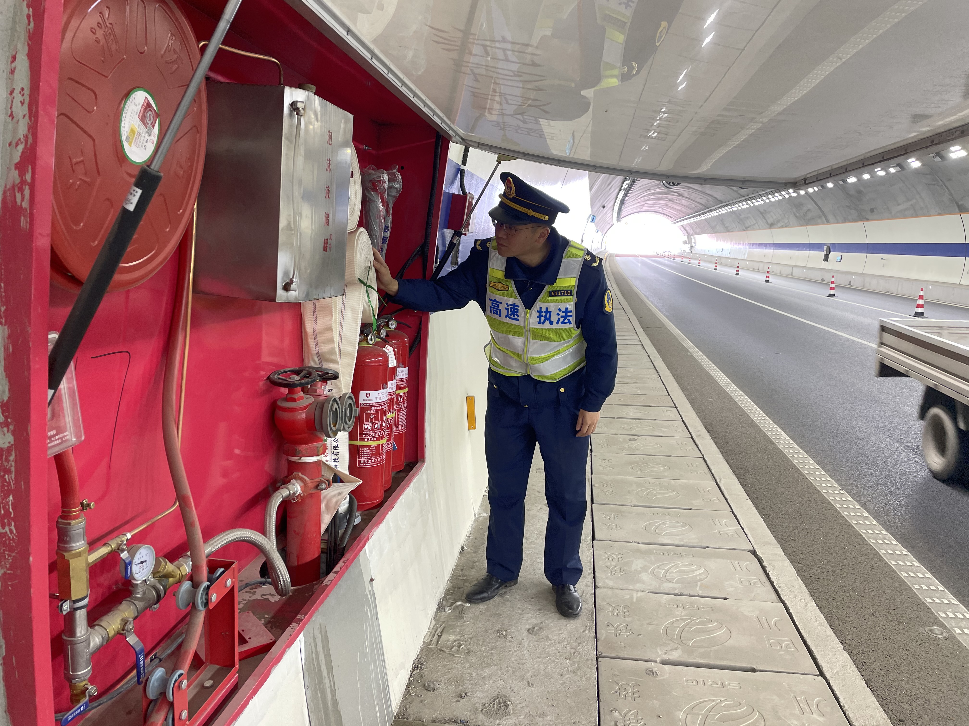 厅高速公路交通执法第一支队五大队开展隧道消防安全检查