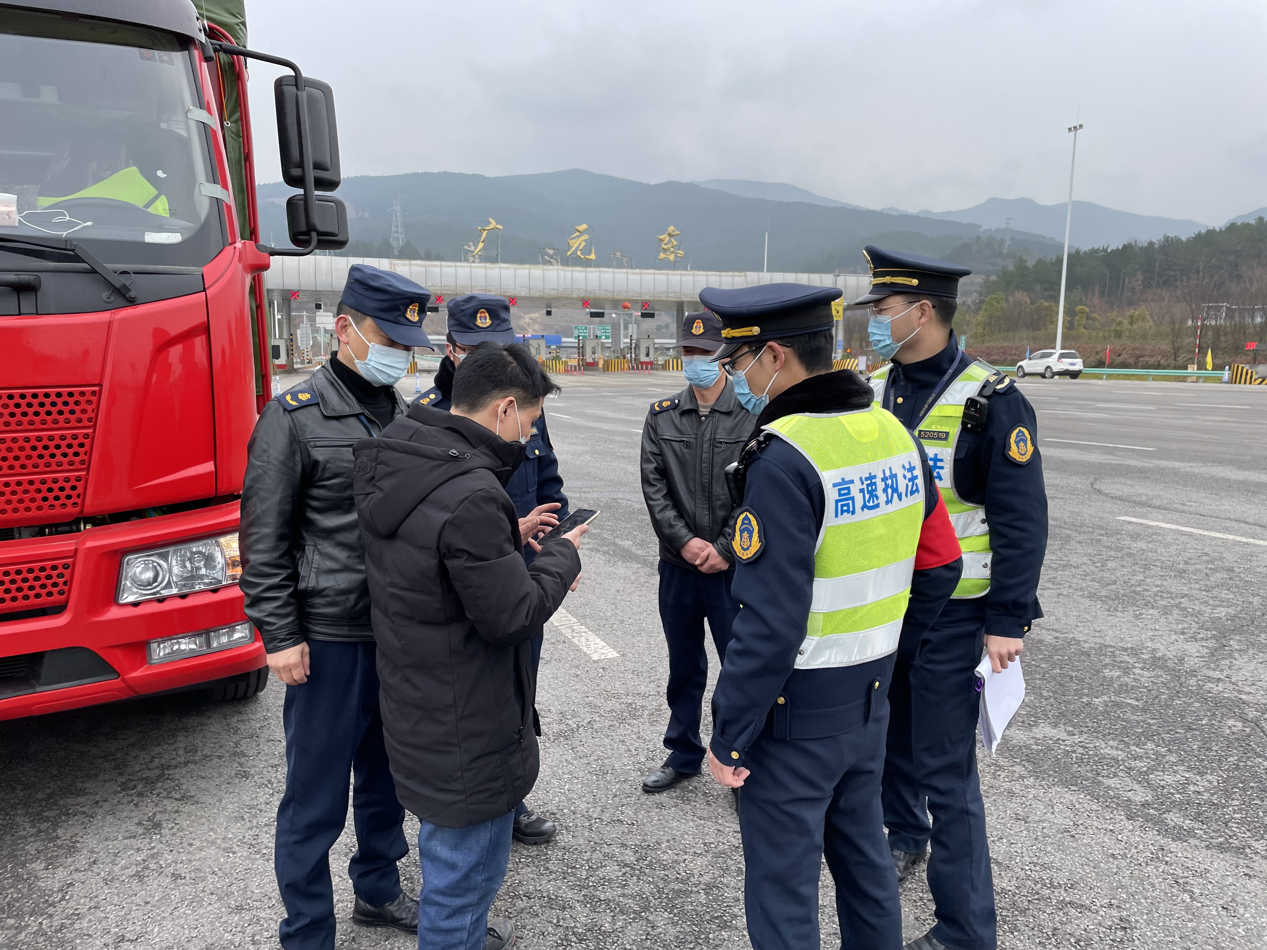 首页>高速执法>第二支队>2月22日,厅高速公路交通执法第二支队六大队