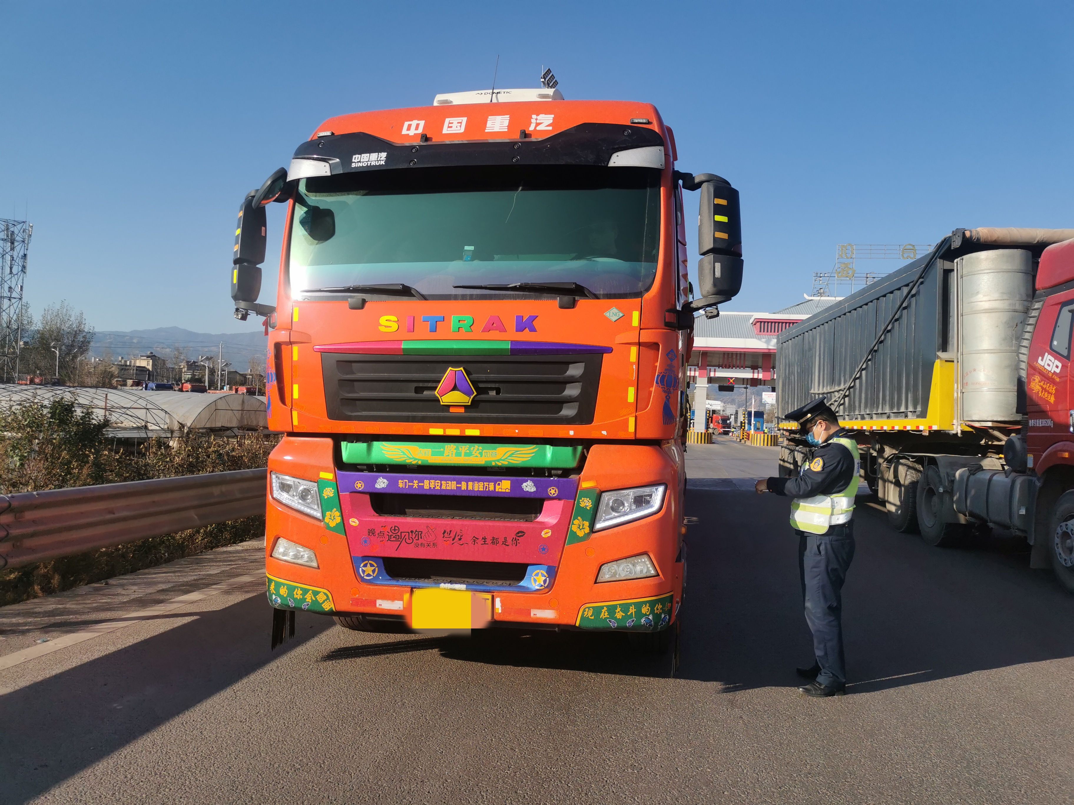 厅高速公路交通执法第六支队一大队开展货运车辆专项执法检查