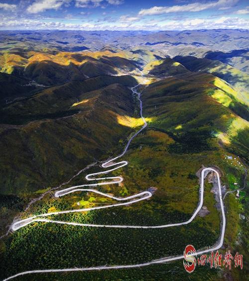 34(网)四川交通70年 从"蜀道难"到通江达海配图    国道227线九道拐段